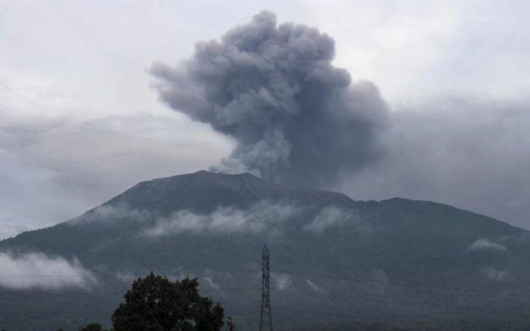 Le Marapi en éruption © Adi Prima, AFP