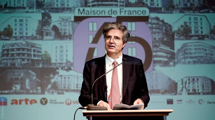 L'ambassadeur de France en Allemagne, François Delattre, s'exprime à un pupitre