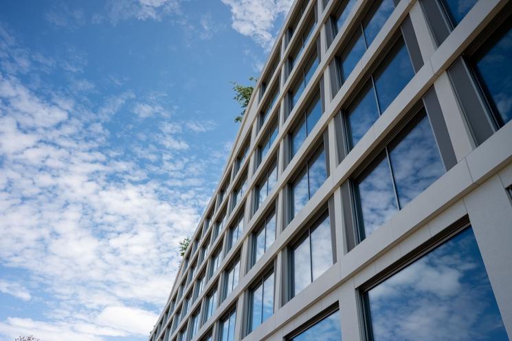 Le bâtiment AERA Dachgarten vu depuis la rue