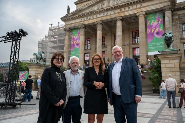 Photo de groupe représentant de gauche à droite Dr. Gabriele Minz, Dr. Willi Steul et Christina Henke