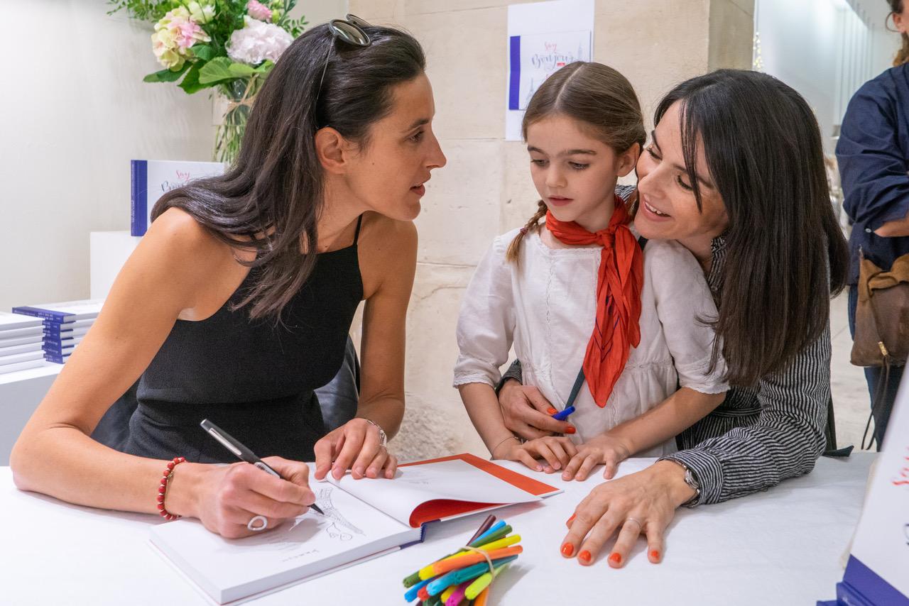 Pauline Lévêque Florence Mars Say bonjour to the lady