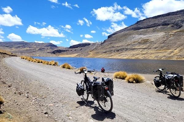 « Notre défi fou : la traversée de la cordillère des Andes à vélo ! »