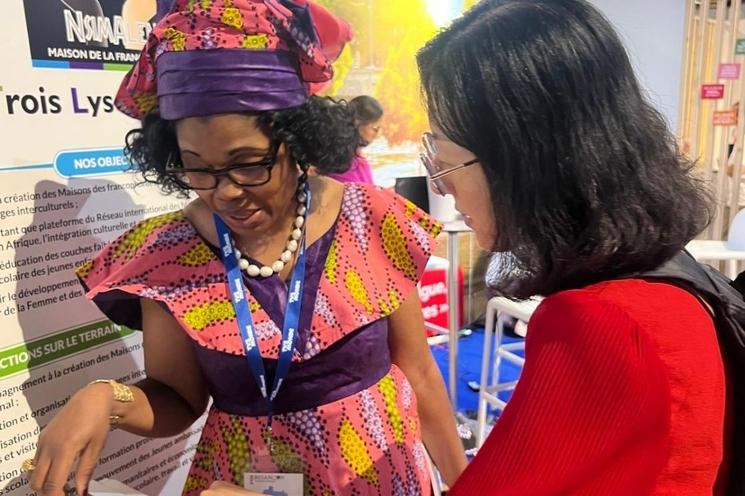 Eliane Nsom et une professeure