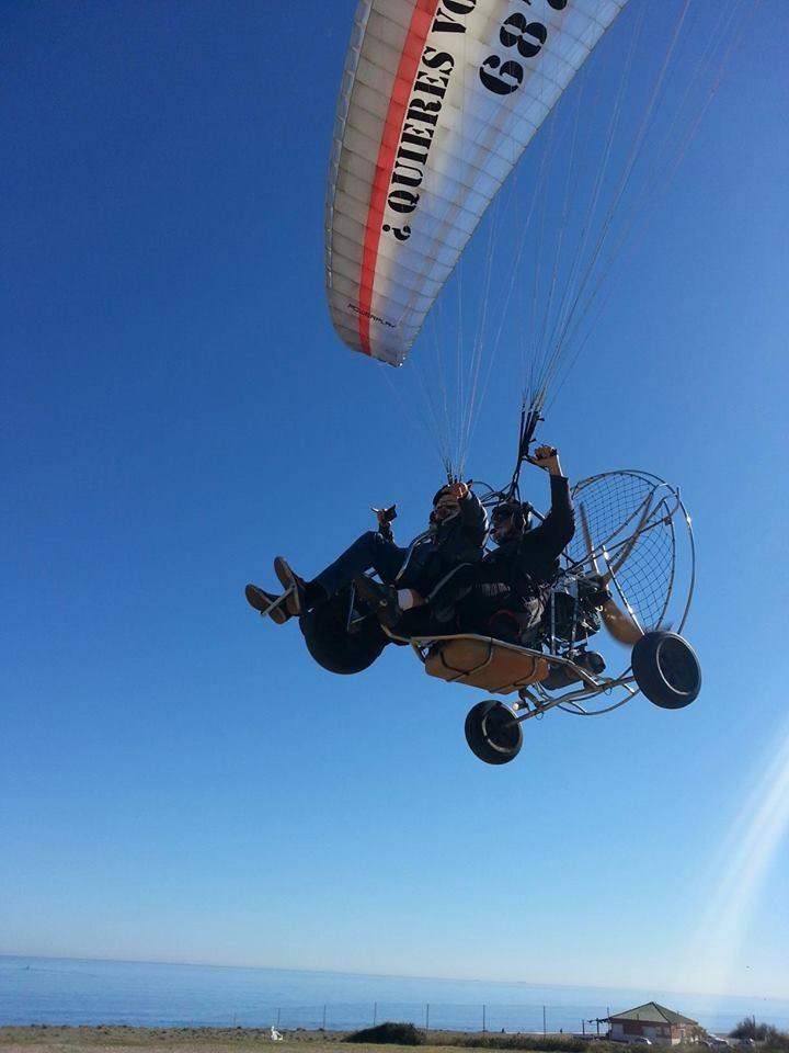 un paratrike dans le ciel
