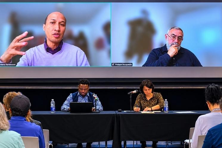 à l'écan Heritiana Ranaivoson et Philippe Bouquillion - à la table Destiny Tchéhouali et Michèle Rioux