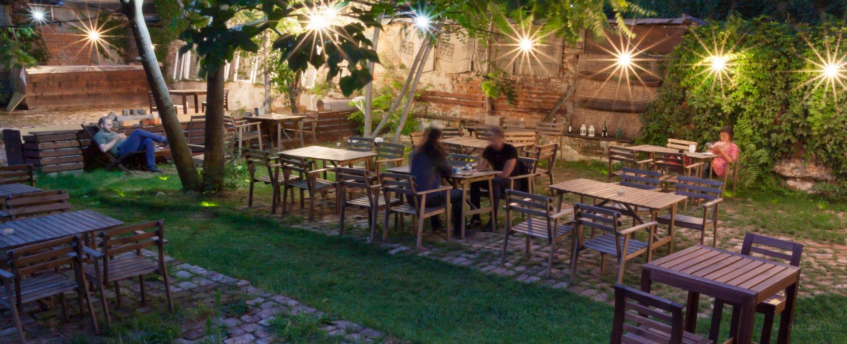 cafe-terrasse-jardin-bucarest