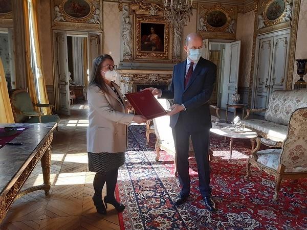 La douane française restitue des objets archéologiques péruviens