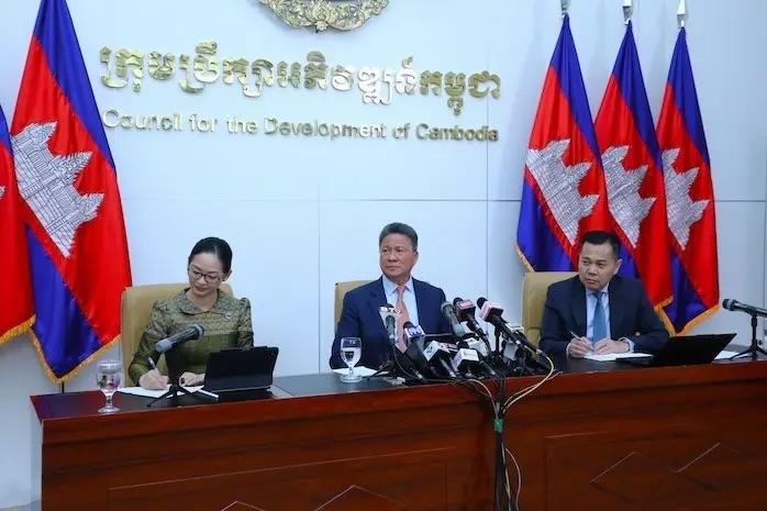 Cambodge–États-Unis : le compte à rebours a commencé pour éviter une taxe de 36 % Le Cambodge accélère les négociations commerciales avec les États-Unis pour éviter une taxe de 36 % sur ses exportations dès le 1er août. Sun Chanthol affirme que Phnom Penh a encore des cartes en mai