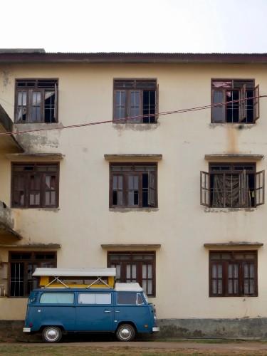 confinement inde touristes combi