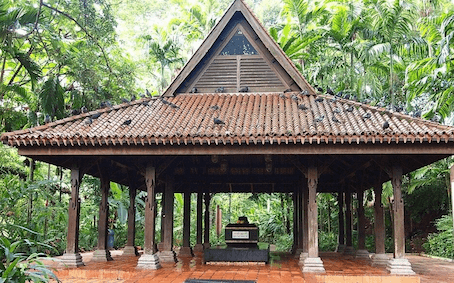 Le tombeau du dernier roi de Singapour à Fort Canning (© Wikipedia)