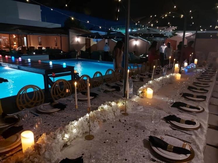 Une table d’anniversaire au Cosy Pool de Cotonou