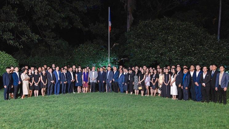 69 jeunes médecins cambodgiens s’envolent vers la France.jpg (201.38 Ko)