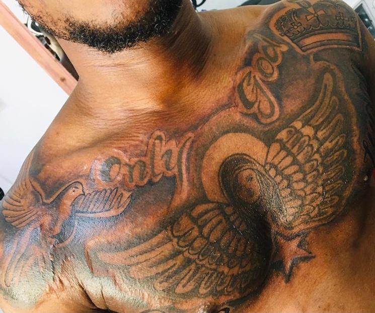 Tatouage par Charles Bada artiste tatoueur au Bénin Bong’art