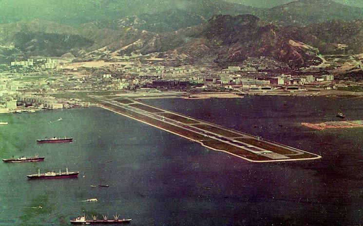 Vue aérienne du tarmac de Kai Tak 1971 - Photo@ Barbara Ann Spengler - Commons Wikimédia