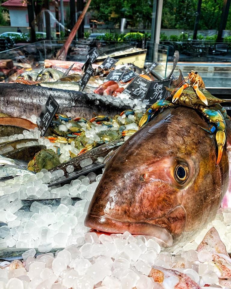 raionul-floreasca-bucarest-roumanie-poisson-fruits-de-mer-poissonnerie