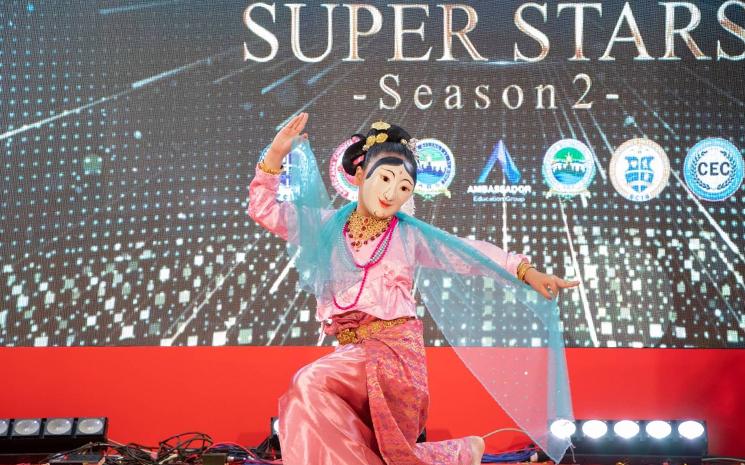Danse masquee lors des AEG's Super Stars a Chiang Mai