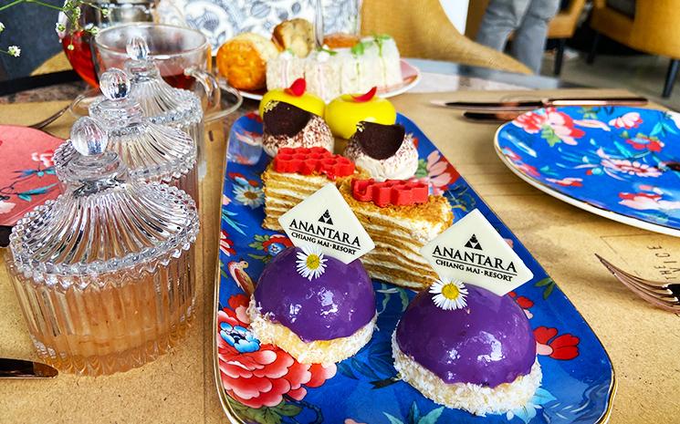 Gateaux servis avec le the a l'hotel Anantara Chiang Mai
