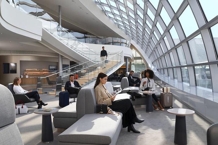 le salon vip d'Air France avec des gens assis