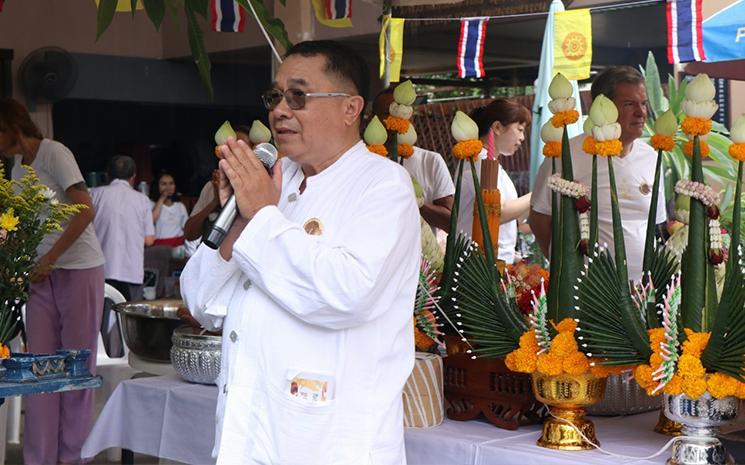 Ajarn Wasan lors de la ceremonie Wai Khru