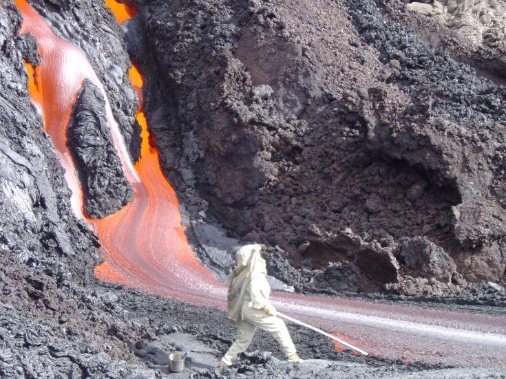 Aline Peltier, directrice de l'observatoire volcanologique du Piton de la Fournaise
