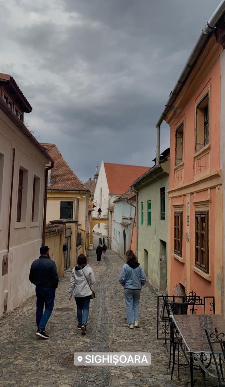 Alix est partie en Roumanie pour changer d'air