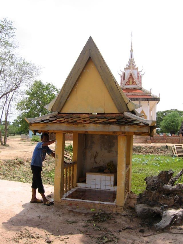 abri d'esprit tutélaire (neak ta), province de Pursat, 2008, crédit A.Y. Guillou
