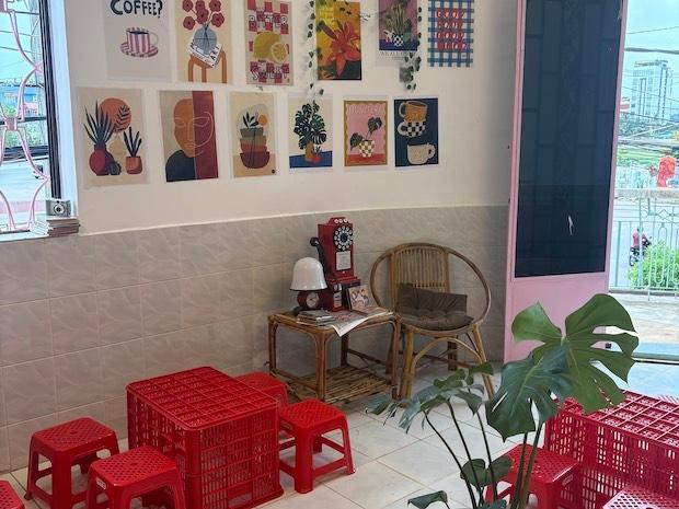 Au Cambodge, Seng Sok Heng mise sur la mode des années 2000 pour se démarquer