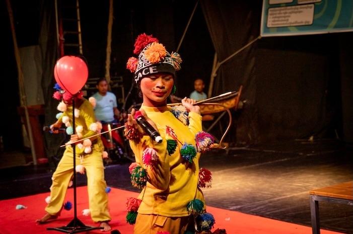 Au Cambodge, le cirque pour alerter sur les dangers des antibiotiques