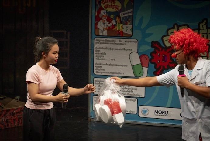 Au Cambodge, le cirque pour alerter sur les dangers des antibiotiques