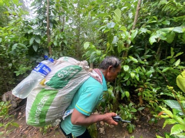 Au sommet du Cambodge, la vie d’un guide hors du commun