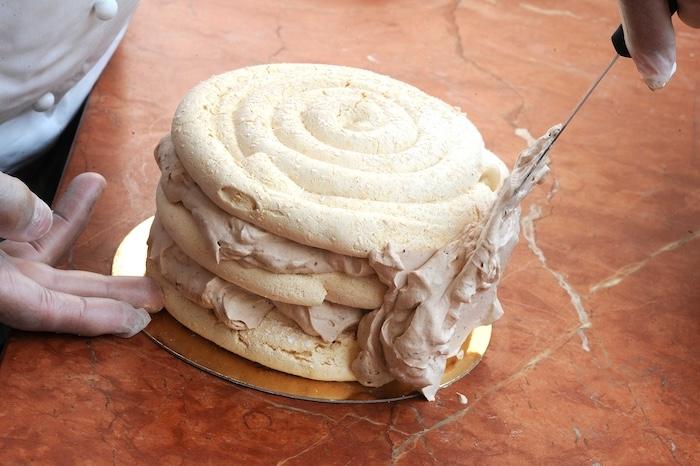 Aux merveilleux de fred préparation du gâteau