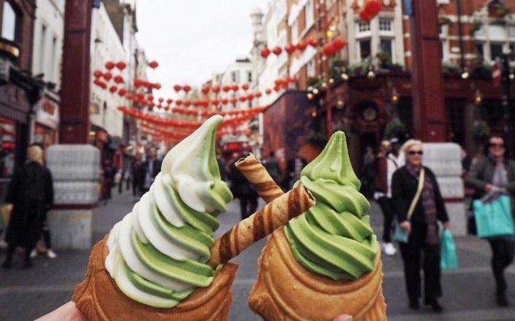 La boulangerie aisatique Bake dans Chinatown propose une “glace” au cornet en forme de poisson.