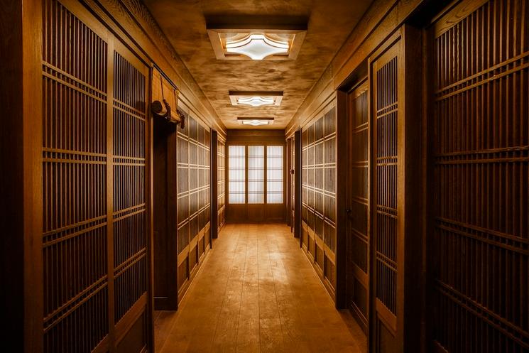 entrée de spa hôtel marron lumière