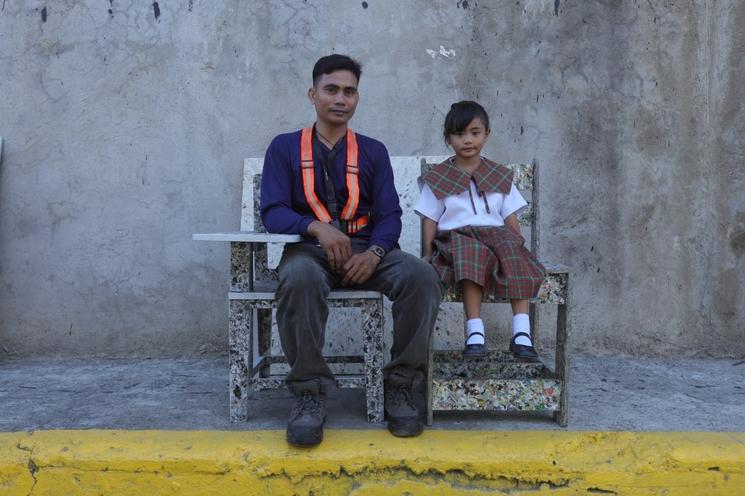 Banc d’école en plastique recyclé