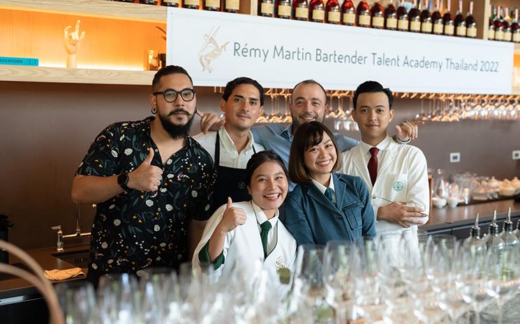 Les finalistes du concours de barman Remy Martin en Thailande