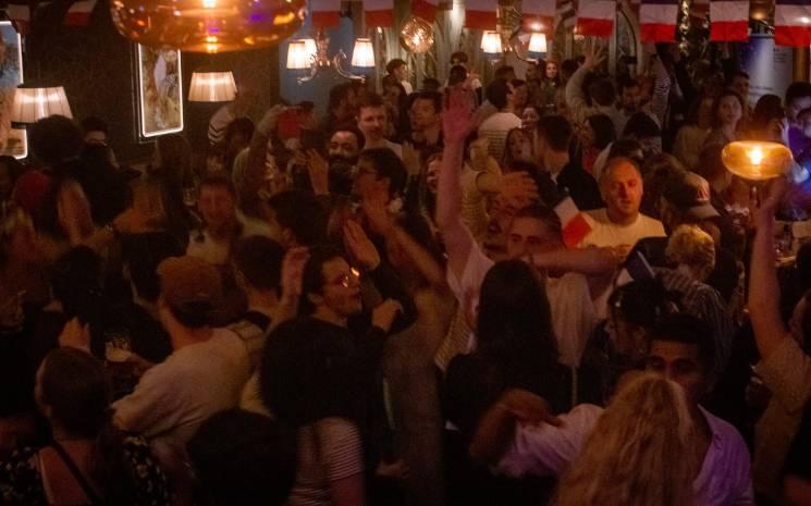 Soirée DJ au Bastille Day