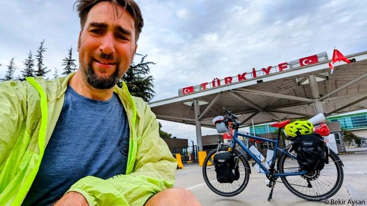 Je craque. J'y suis ! c'est irréel... 3000 km à vélo jusqu'aux portes de l'Asie Mineure