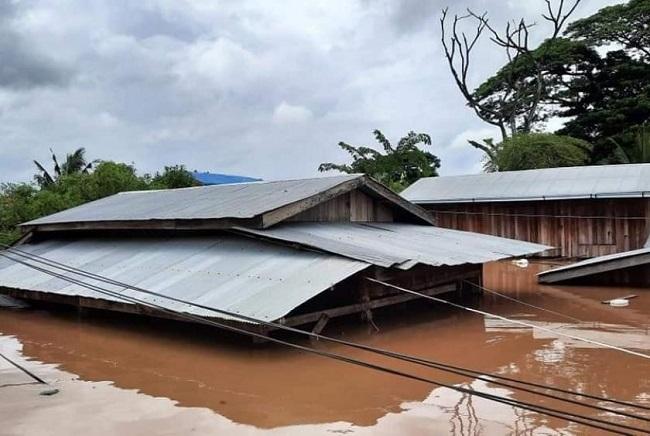 Maison totalement inondée en Birmanie
