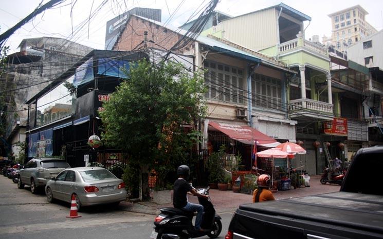 Appartements et magasins construits vers 1905. Partiellement reconstruits