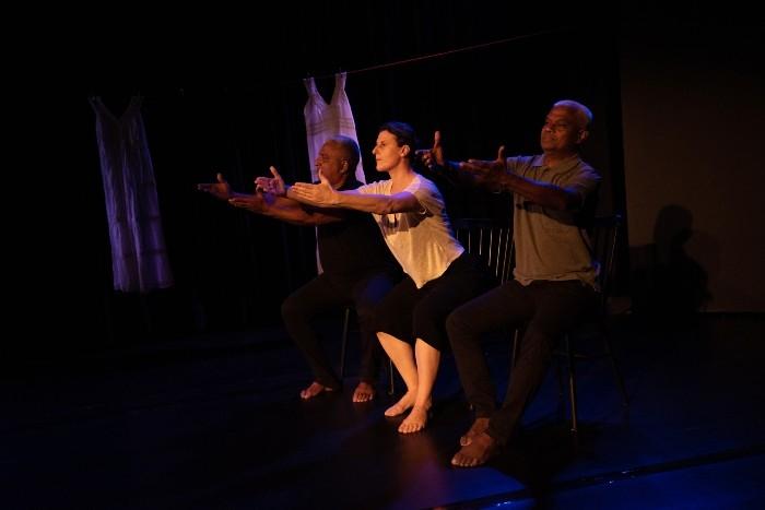 Scène de S.Thala de la Compagnie Annette Leday/Keli