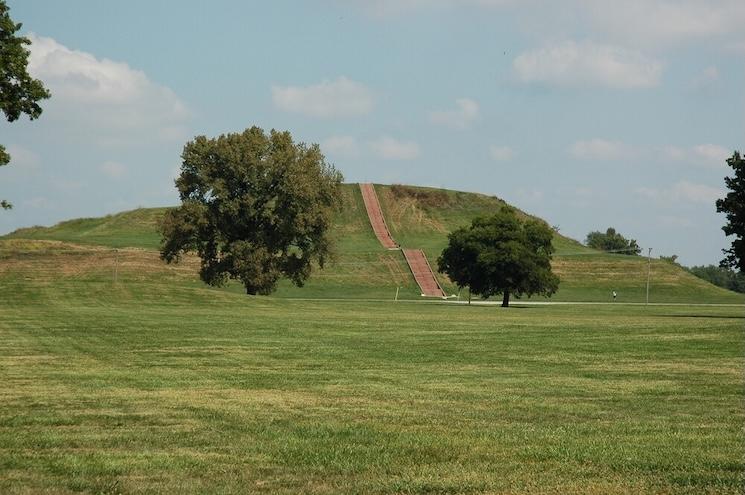 Site historique d'Etat des Cahokia Mounds, un des sites unesco aux USA