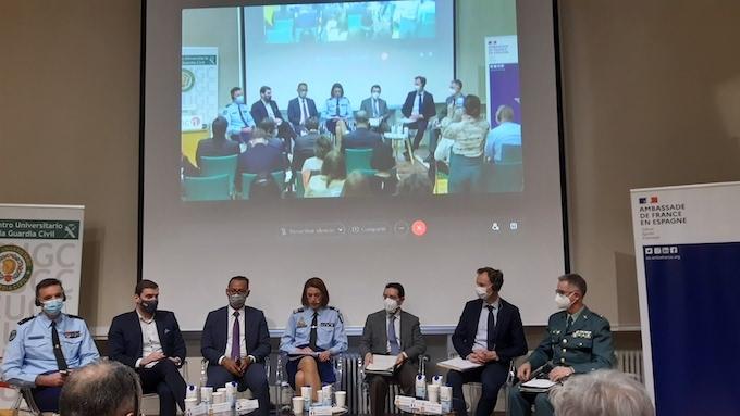 Camille Glorieux, avec des membres de la guaria civil