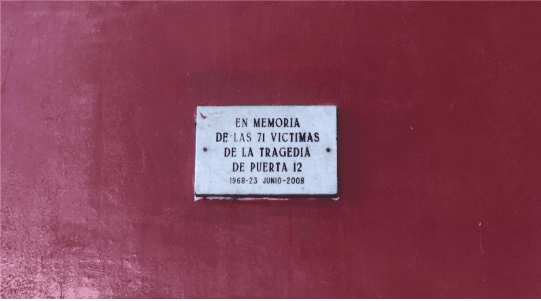 Plaque commémorant la Tragédie de la Porte 12 au Monumental River Plate