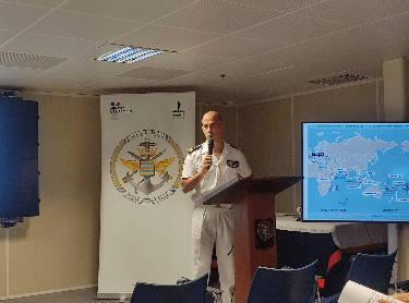 Emmanuel Mocard : capitaine du Porte Helicoptère Ambiphie DIXMUDE