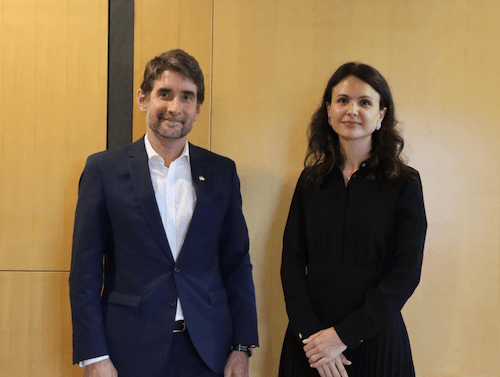 Rencontre entre Stephen Marchisio, ambassadeur de Singapour et Chloé Vialard, avocate spécialisée - source Linkedin fin février 2025