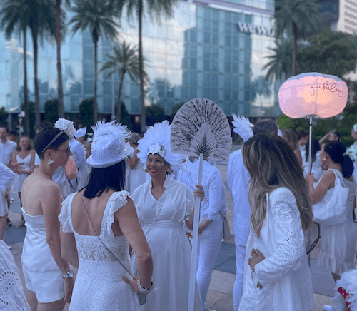 Le groupe “Les Fabulous” au départ du Fullerton Hotel samedi 6 septembre. Photo: Anne-Céline Vincendon