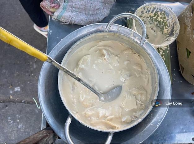 Le Num Pum, la gaufre khmère des marchés au Cambodge