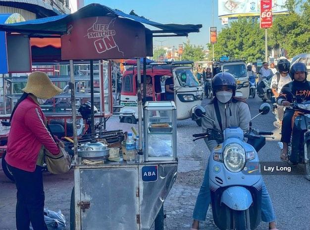 Le Num Pum, la gaufre khmère des marchés au Cambodge