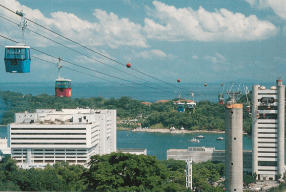 Chemin piétonnier en bord de mer. Photo: Dorothée Dufour.
