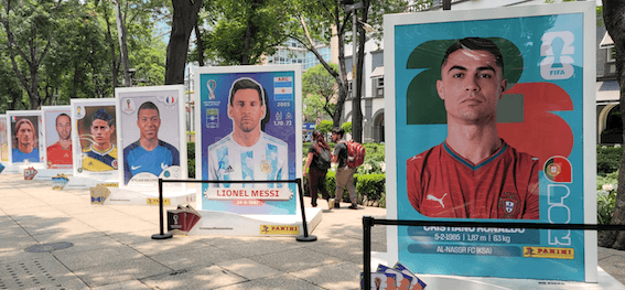 Cartes Panini géantes sur L´Avenue Reforma,